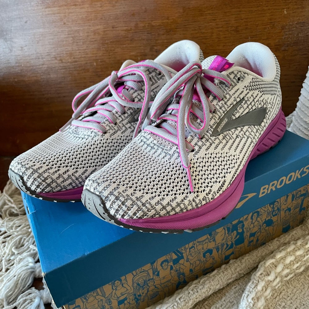 Brooks Revel 3 size 8.5